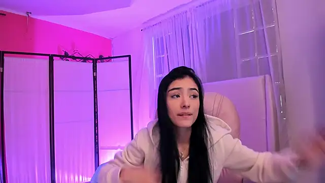 zoerouse  online show from November 11, 2025, 8:25 pm