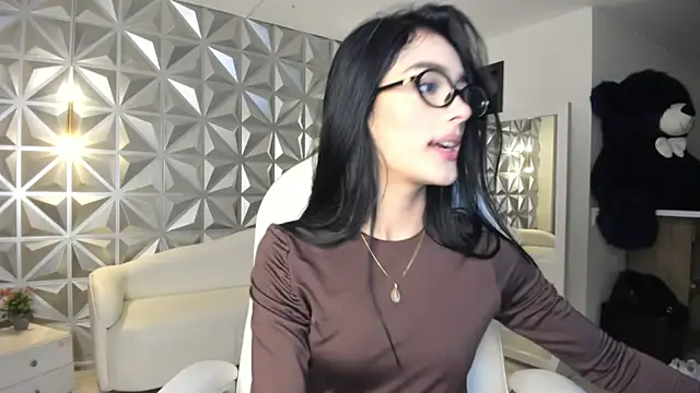 zoerouse  online show from January 17, 2026, 8:45 pm