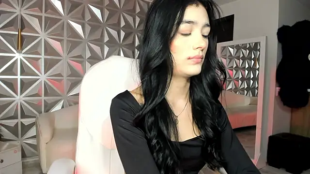 zoerouse  online show from January 14, 2026, 8:23 pm