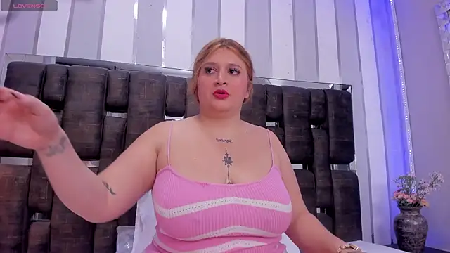 Snapshot of BriannaBBW chatting on September 19, 2025, 4:49 am BriannaBBW online show from September 19, 2025, 4:49 am