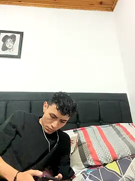 coupledesire18 online show from October 16, 2025, 12:08 am