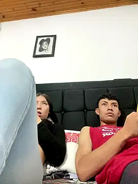 coupledesire18 online show from October 17, 2025, 12:14 am