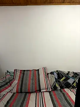 coupledesire18 online show from October 31, 2025, 1:13 am