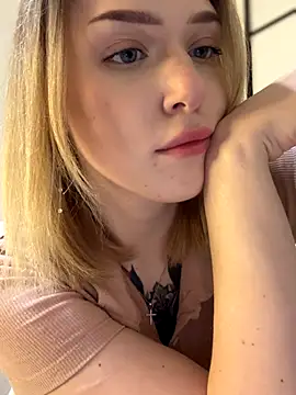 elliss  online show from November 15, 2025, 3:27 pm