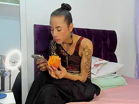 berenicelV online show from September 24, 2025, 2:40 am