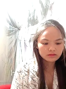 xinhxinhcute online show from October 3, 2025, 9:49 pm