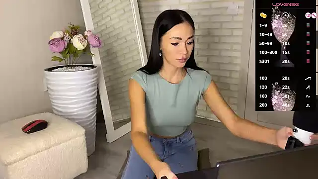 BestTeya online show from October 2, 2025, 1:58 pm