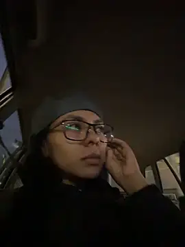 GiorgiaLuxee online show from November 8, 2025, 10:30 am