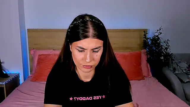 Bella Davis love online show from September 28, 2025, 8:05 pm