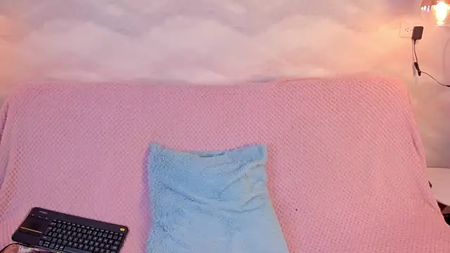 Snapshot of jazlin_angels chatting on October 26, 2025, 8:15 am jazlin angels online show from October 26, 2025, 8:15 am