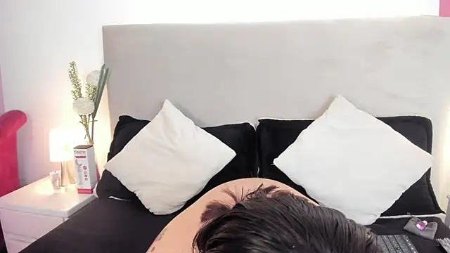 Angel Velvet online show from April 10, 2026, 5:09 pm