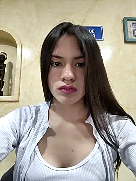 Snapshot of CHARLOTTE__05 chatting on October 6, 2025, 1:01 pm CHARLOTTE 05 online show from October 6, 2025, 1:01 pm