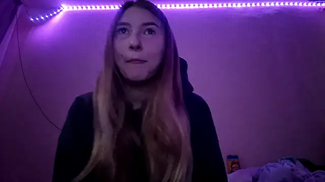 Nymera flare online show from November 18, 2025, 6:39 am