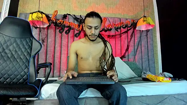 Boss Domiinator online show from October 28, 2025, 3:18 am