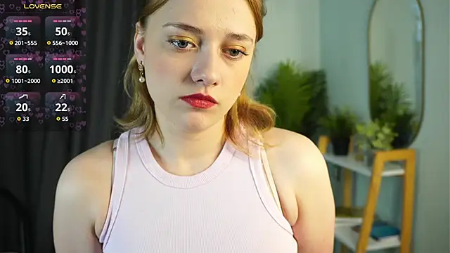 Snapshot of HollieCollelo chatting on October 9, 2025, 3:07 am HollieCollelo online show from October 9, 2025, 3:07 am