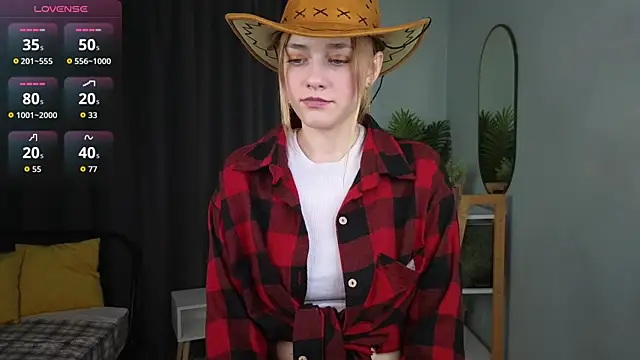 Snapshot of HollieCollelo chatting on October 27, 2025, 3:07 am HollieCollelo online show from October 27, 2025, 3:07 am