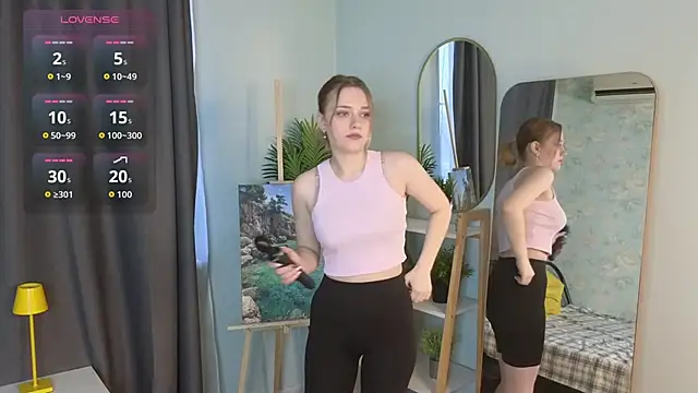 Snapshot of HollieCollelo chatting on November 10, 2025, 3:11 am HollieCollelo online show from November 10, 2025, 3:11 am