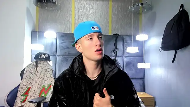 HunterHeat  online show from March 18, 2026, 12:51 pm