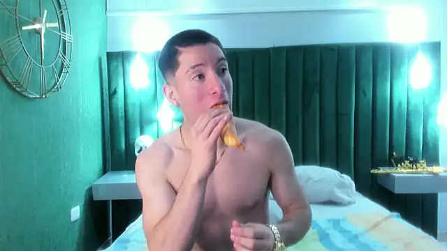 HunterHeat  online show from November 18, 2025, 2:53 pm