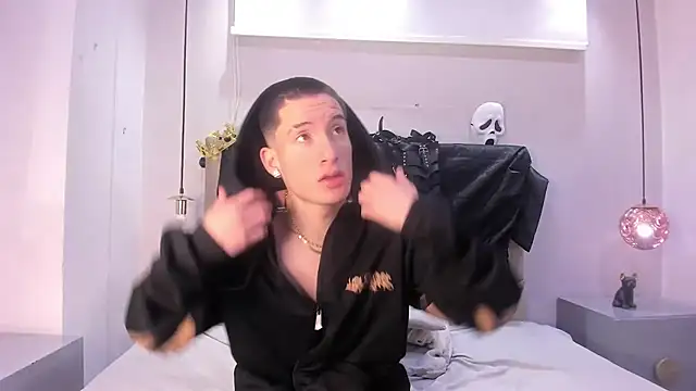 HunterHeat  online show from October 30, 2025, 12:47 pm