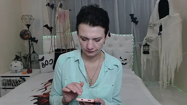 Snapshot of AvaSaturnian chatting on November 3, 2025, 7:24 am AvaSaturnian online show from November 3, 2025, 7:24 am