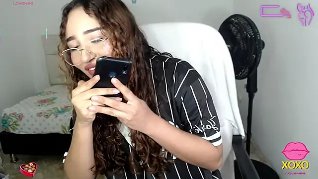 Snapshot of sasha_17_ chatting on October 6, 2025, 5:02 pm sasha 17 online show from October 6, 2025, 5:02 pm