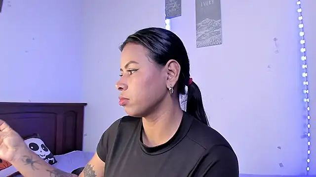 Michluxe 69 online show from November 9, 2025, 2:04 am