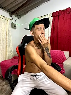 Snapshot of dilan_abraham12 chatting on November 6, 2025, 5:55 am dilan abraham12 online show from November 6, 2025, 5:55 am