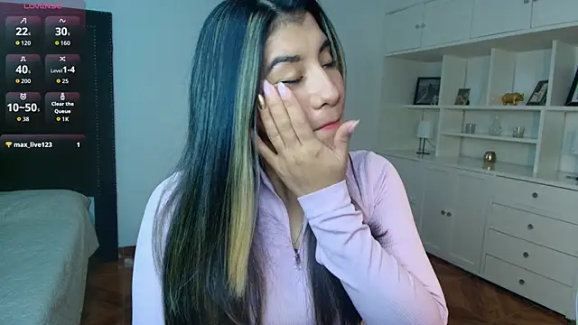 nina moen online show from December 5, 2025, 3:27 am