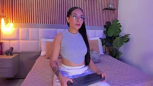 Roseaurora online show from October 30, 2025, 12:36 pm