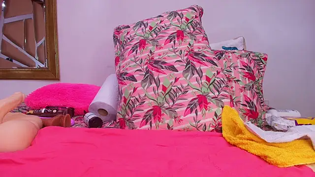 sweegirl69 online show from September 9, 2025, 12:03 pm