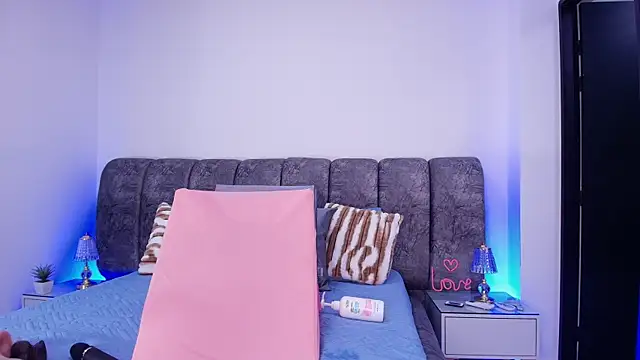 sweegirl69 online show from November 25, 2025, 12:05 pm