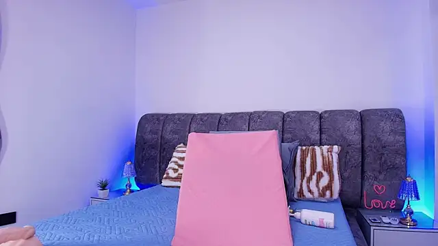 sweegirl69 online show from November 22, 2025, 12:04 pm