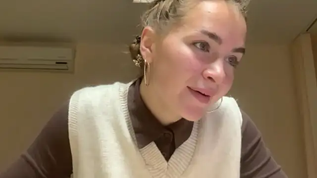 BunnyTiedeman online show from September 14, 2025, 4:29 pm