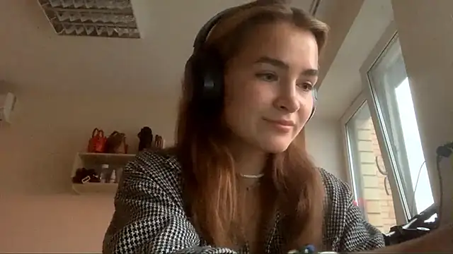 BunnyTiedeman online show from September 9, 2025, 3:21 pm