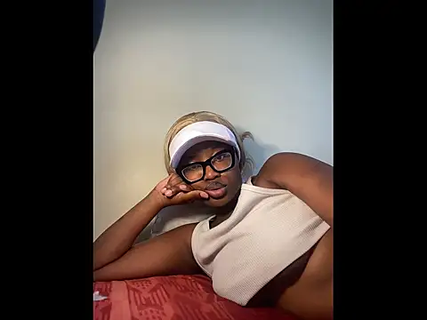 Moonzy77 online show from September 22, 2025, 1:39 pm