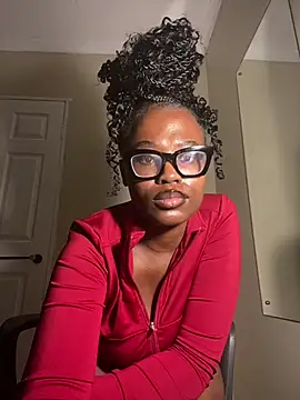 Moonzy77 online show from October 6, 2025, 7:14 pm