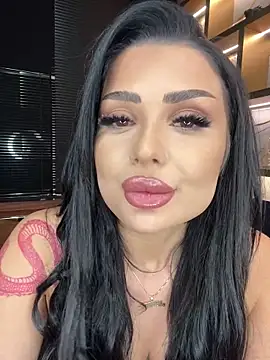 KylieKroftt online show from February 18, 2026, 9:00 pm