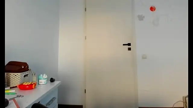 crystalxx18 online show from October 24, 2025, 6:45 am