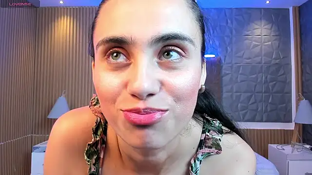 sofiapalacioss online show from September 30, 2025, 7:20 pm