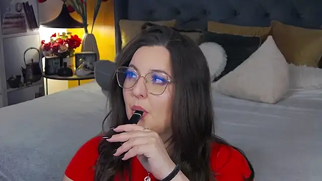 Mia Swano online show from November 30, 2025, 8:20 pm