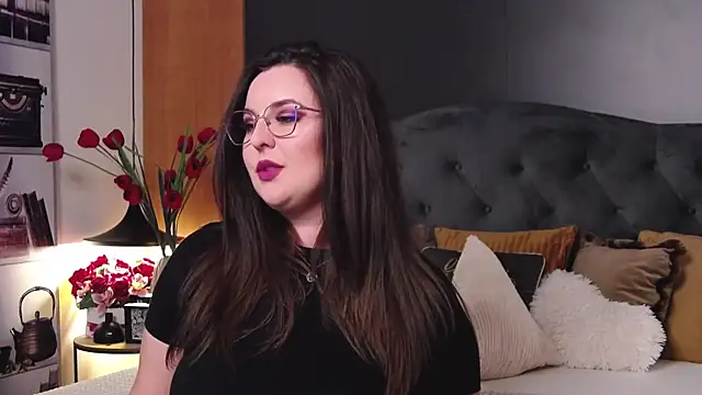 Mia Swano online show from October 7, 2025, 11:50 pm