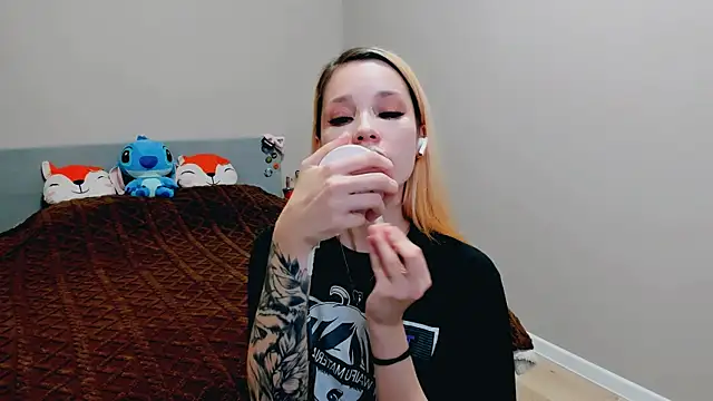 Kitten Alissa online show from October 9, 2025, 6:41 pm