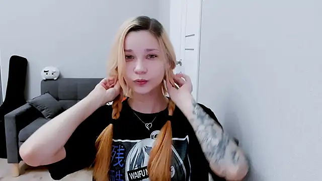 Kitten Alissa online show from September 13, 2025, 6:19 pm