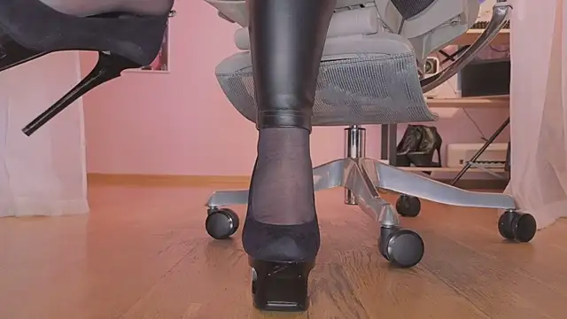 Jolie Orchid online show from February 18, 2026, 12:23 pm