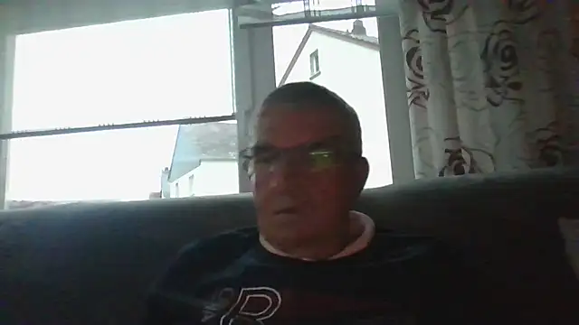 Oldmenhot66 online show from September 24, 2025, 4:46 pm