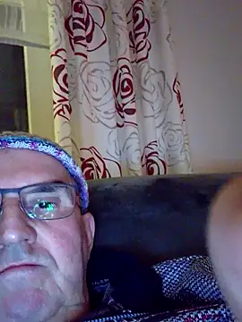 Oldmenhot66 online show from February 6, 2026, 7:10 pm