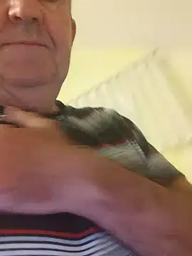 Oldmenhot66 online show from September 16, 2025, 4:46 am