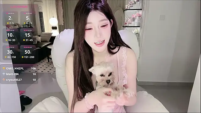 Xiaoxue L online show from September 17, 2025, 4:20 pm