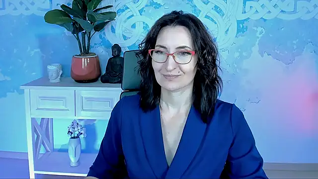 Snapshot of UnaTerra chatting on October 10, 2025, 5:41 am UnaTerra online show from October 10, 2025, 5:41 am